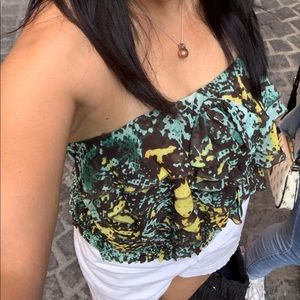 Very sexy strapless w ruffles